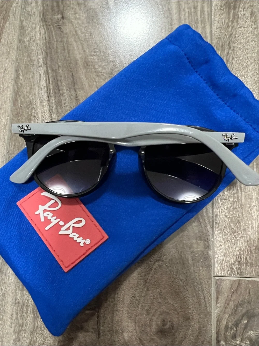 🔥🔥Ray-Ban Kids Black Sunglasses with Blue Pouch